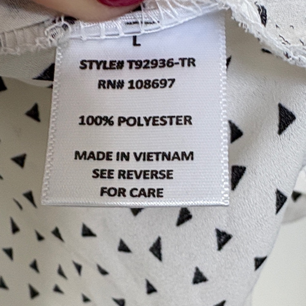 Sweet Rain White Top with Black Heart Print - Picture 4 of 5